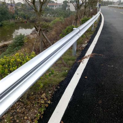 道路護(hù)欄的施工質(zhì)量標(biāo)準(zhǔn)與要求是怎樣的？